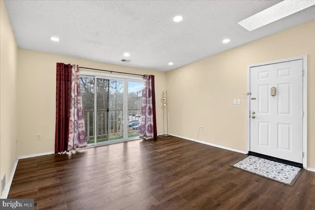 $2,300 | 28 Holly Court, Hamilton, NJ 08619