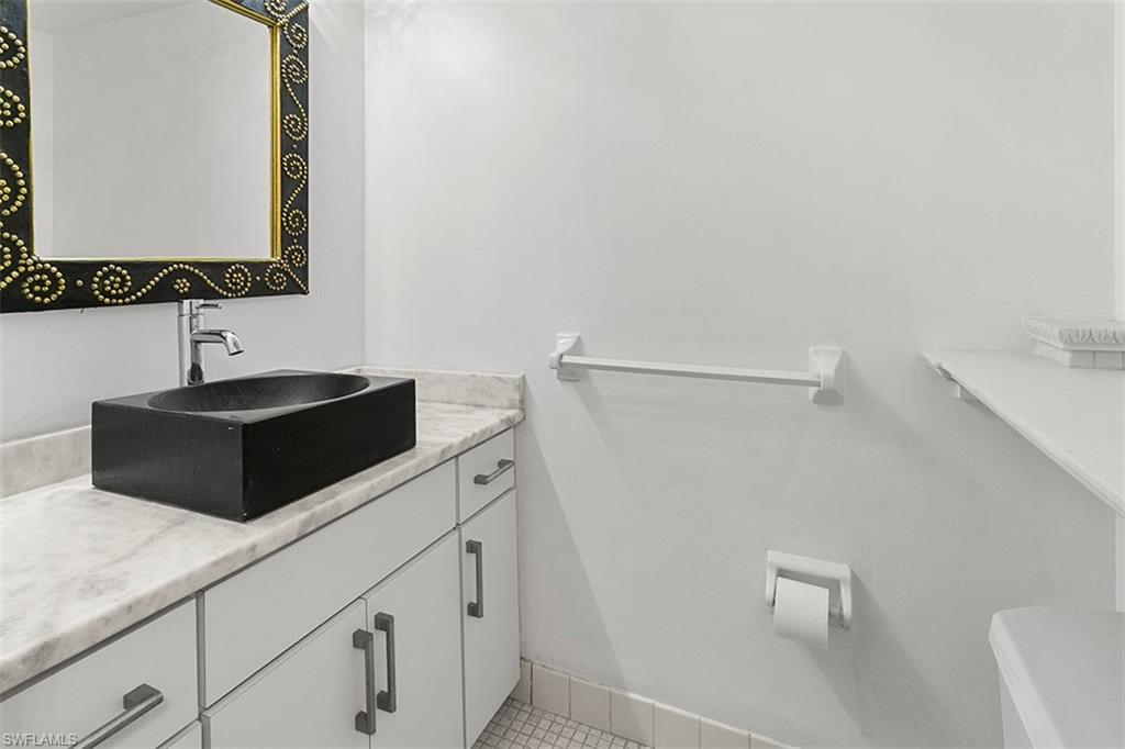 1201 Solana Road, Unit 3 Naples, FL 34103 - Photo 5 of 17 Gallery Image 5
