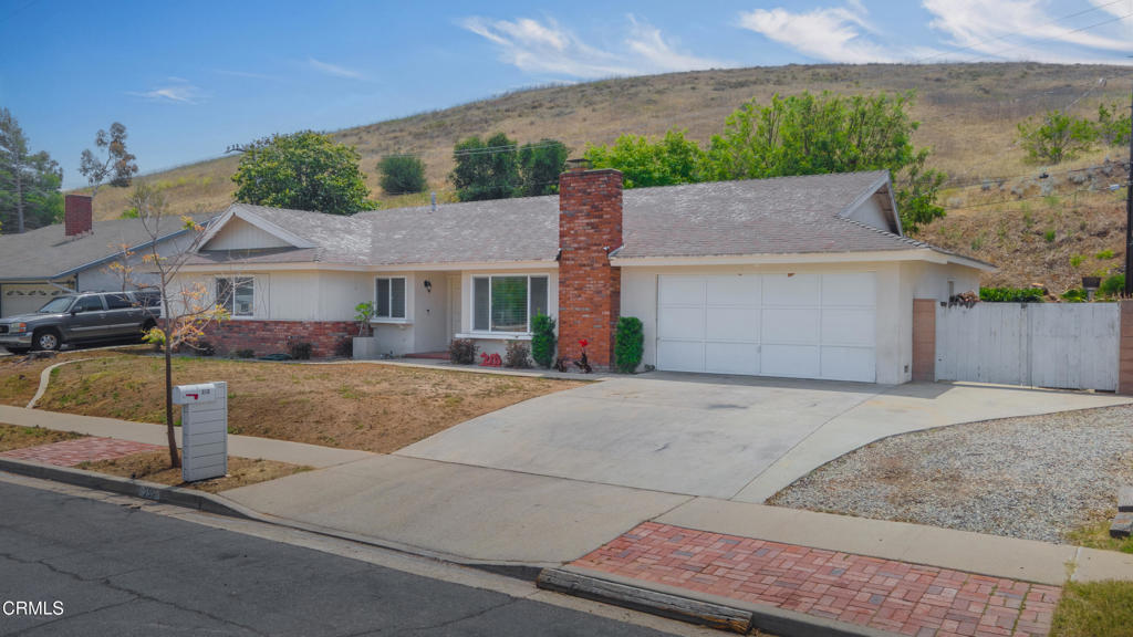 252 Columbia Road Thousand Oaks, CA 91360 - Photo 2 of 34