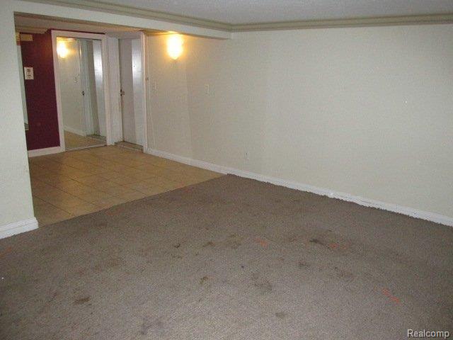 2375 Walton Blvd., Unit 4 Rochester, MI 48309 - Photo 13 of 27 261-942977 - Living Room (2).JPG