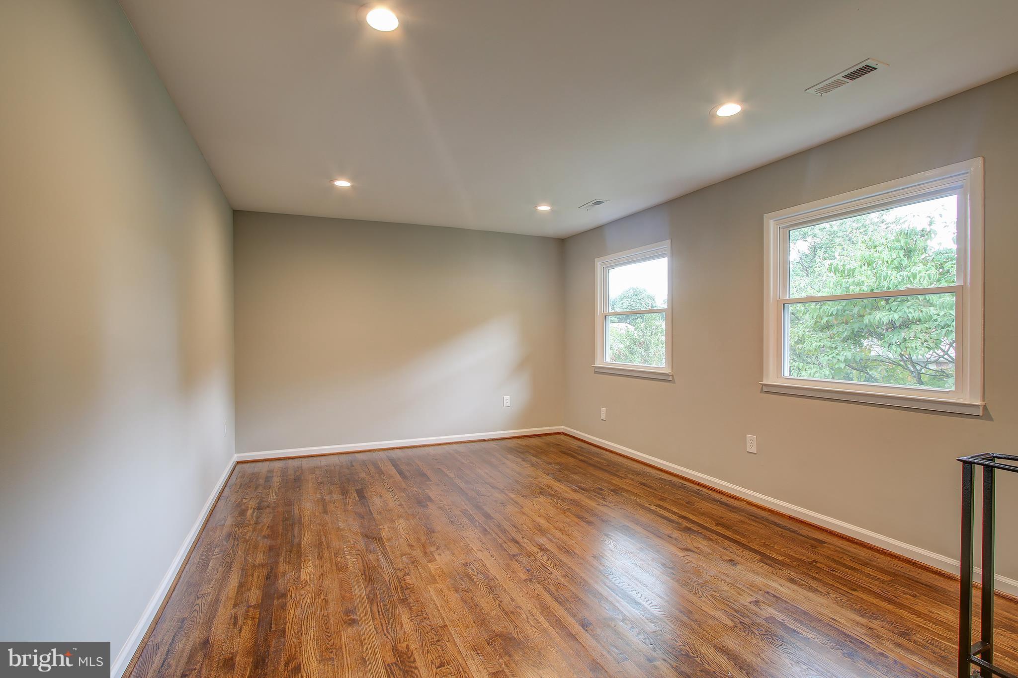 13126 Haddock Road Woodbridge, VA 22193 - Photo 11 of 30 Living Room