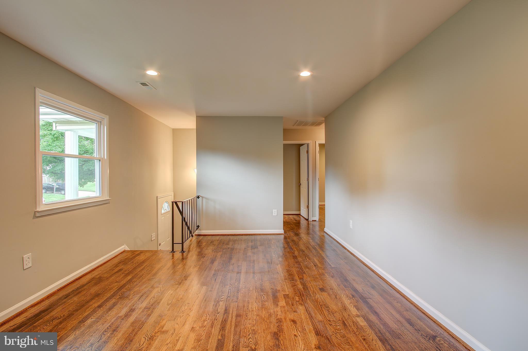 13126 Haddock Road Woodbridge, VA 22193 - Photo 12 of 30 Living Room