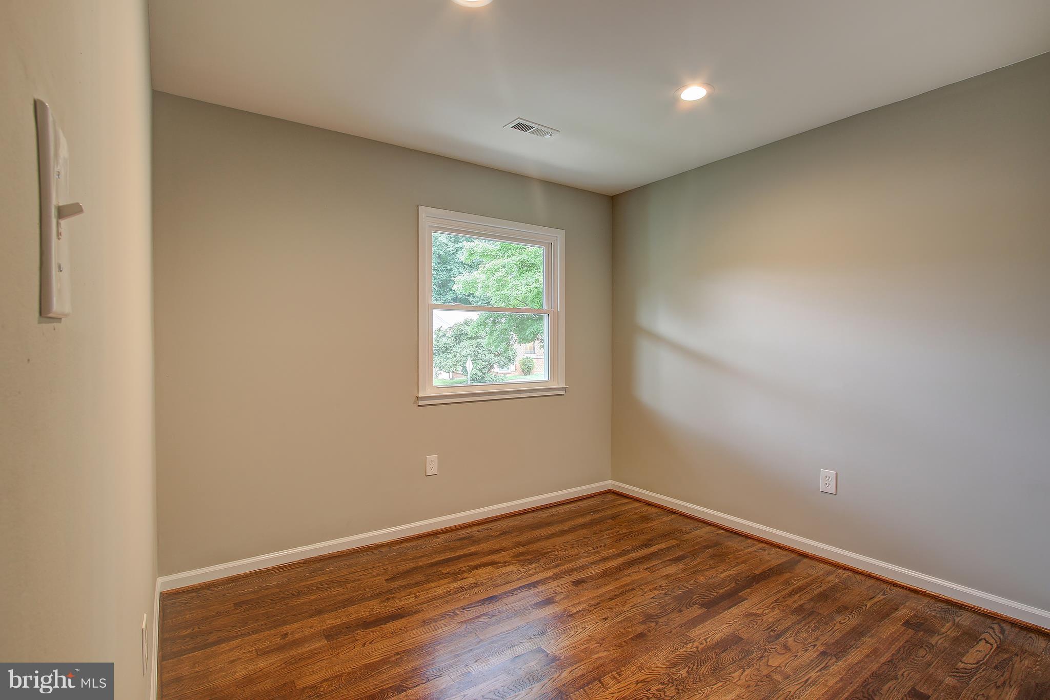 13126 Haddock Road Woodbridge, VA 22193 - Photo 17 of 30 Bedroom 2
