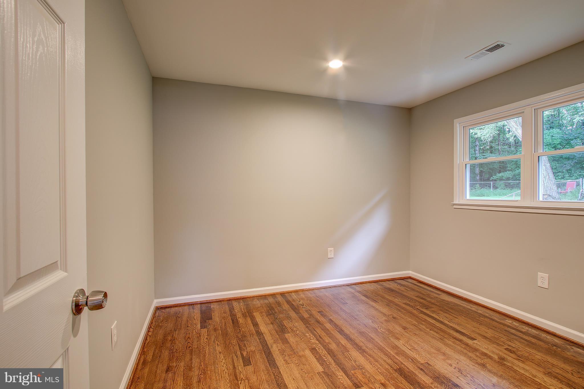 13126 Haddock Road Woodbridge, VA 22193 - Photo 19 of 30 Bedroom 3
