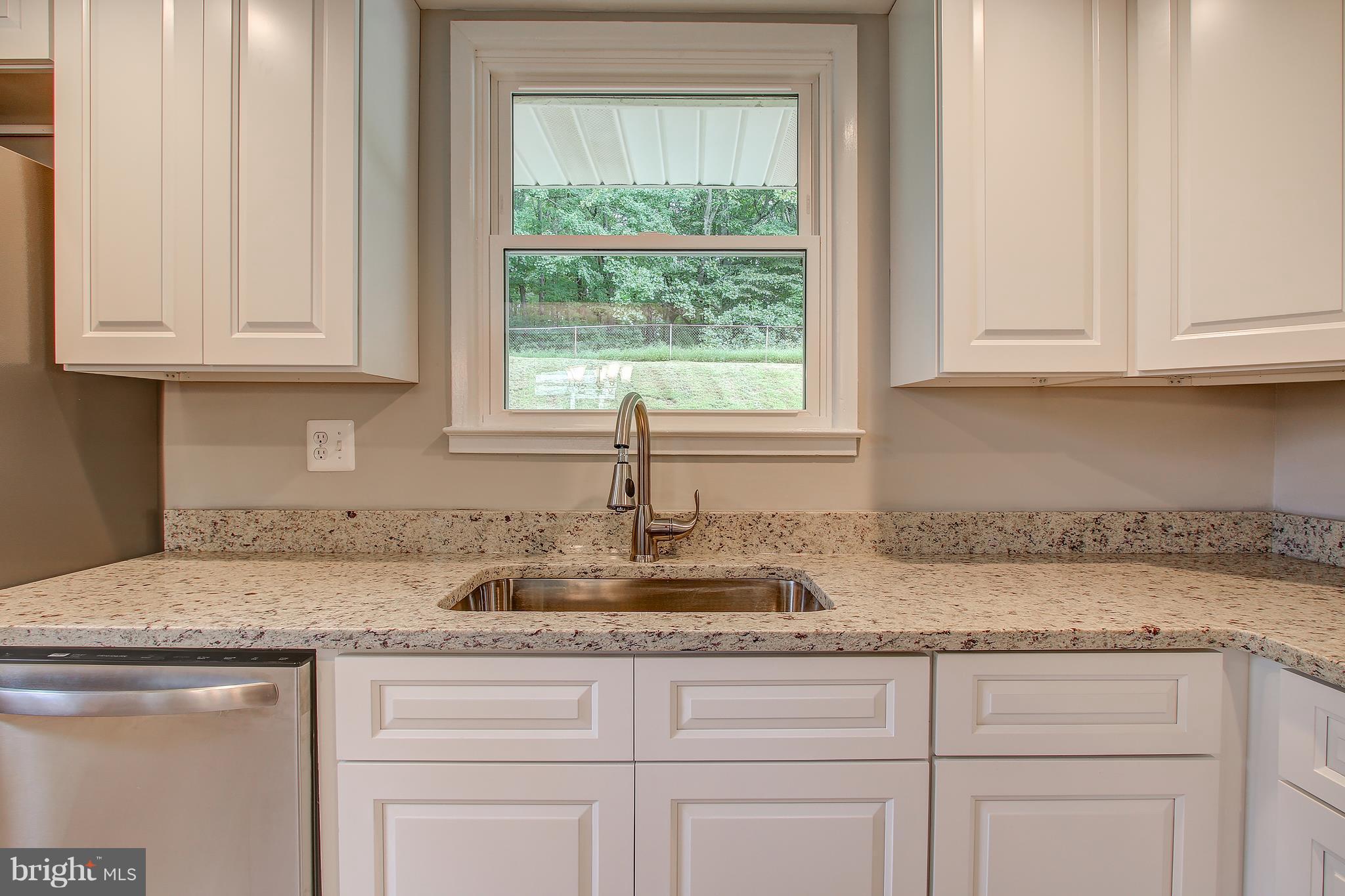 13126 Haddock Road Woodbridge, VA 22193 - Photo 4 of 30 Kitchen