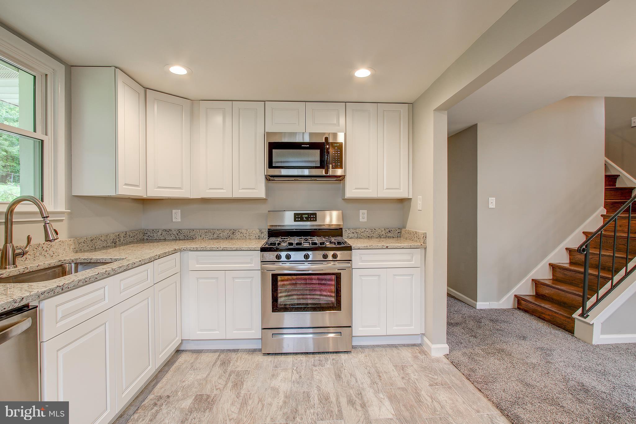 13126 Haddock Road Woodbridge, VA 22193 - Photo 5 of 30 Kitchen