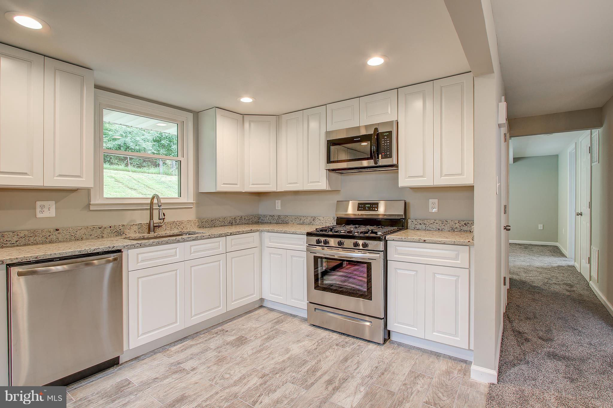 13126 Haddock Road Woodbridge, VA 22193 - Photo 6 of 30 Kitchen