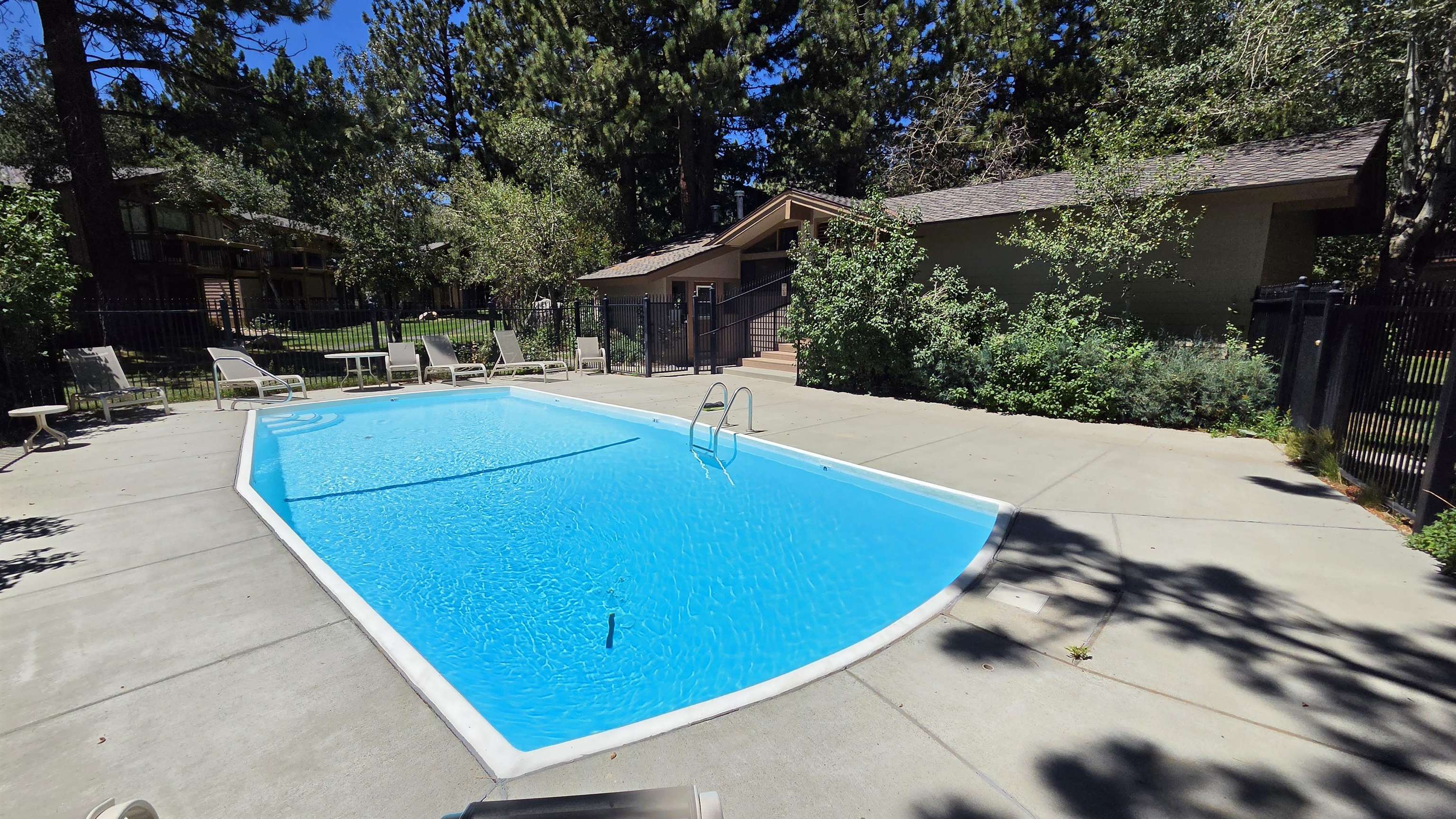 3252 Chateau Road, Unit 42 Mammoth Lakes, CA 93546 - Photo 33 of 47 Gallery Image 33