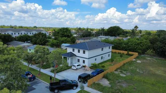 a view of walk in closet