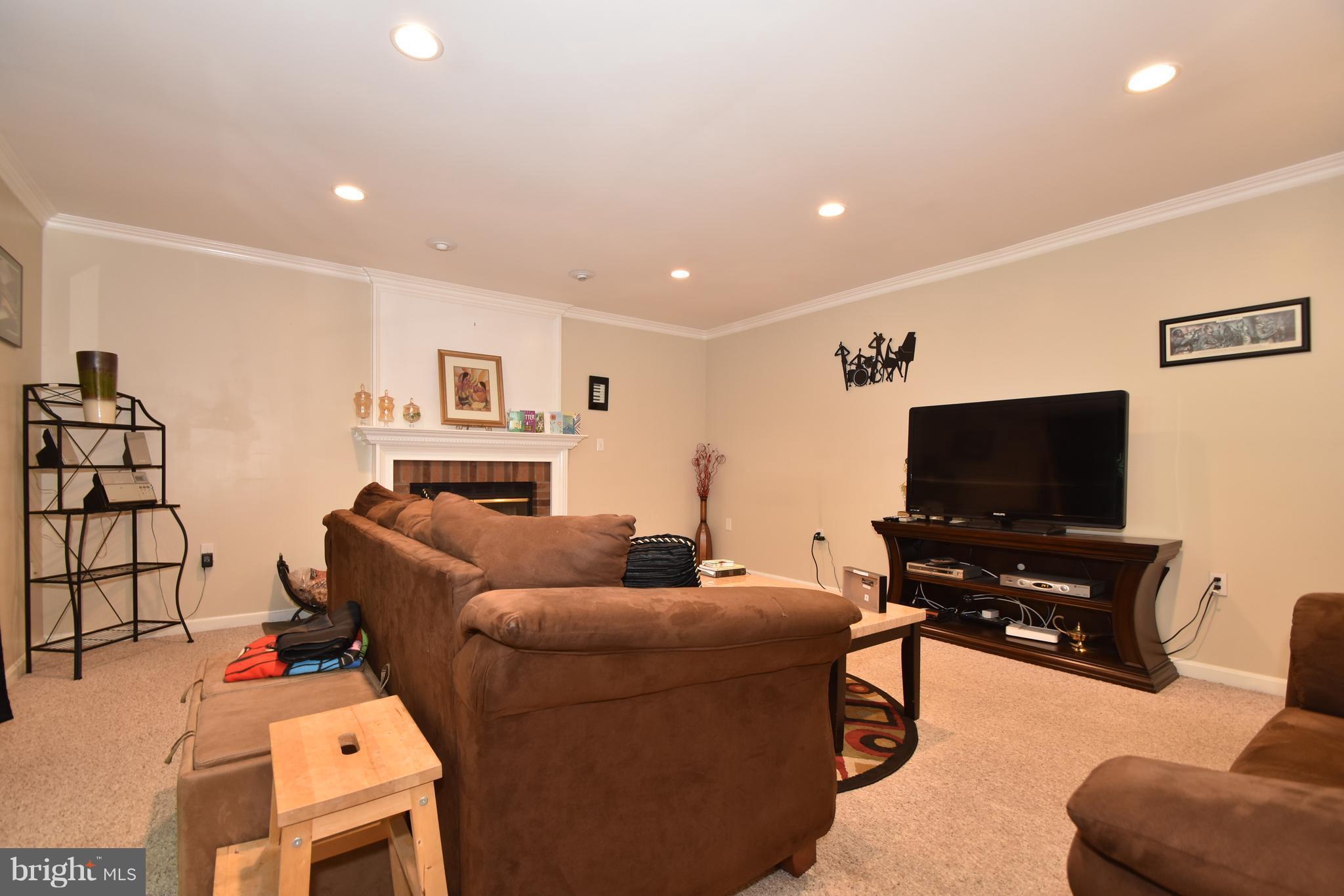 8909 Mayflower Road Baltimore, MD 21237 - Photo 14 of 29 Family Room