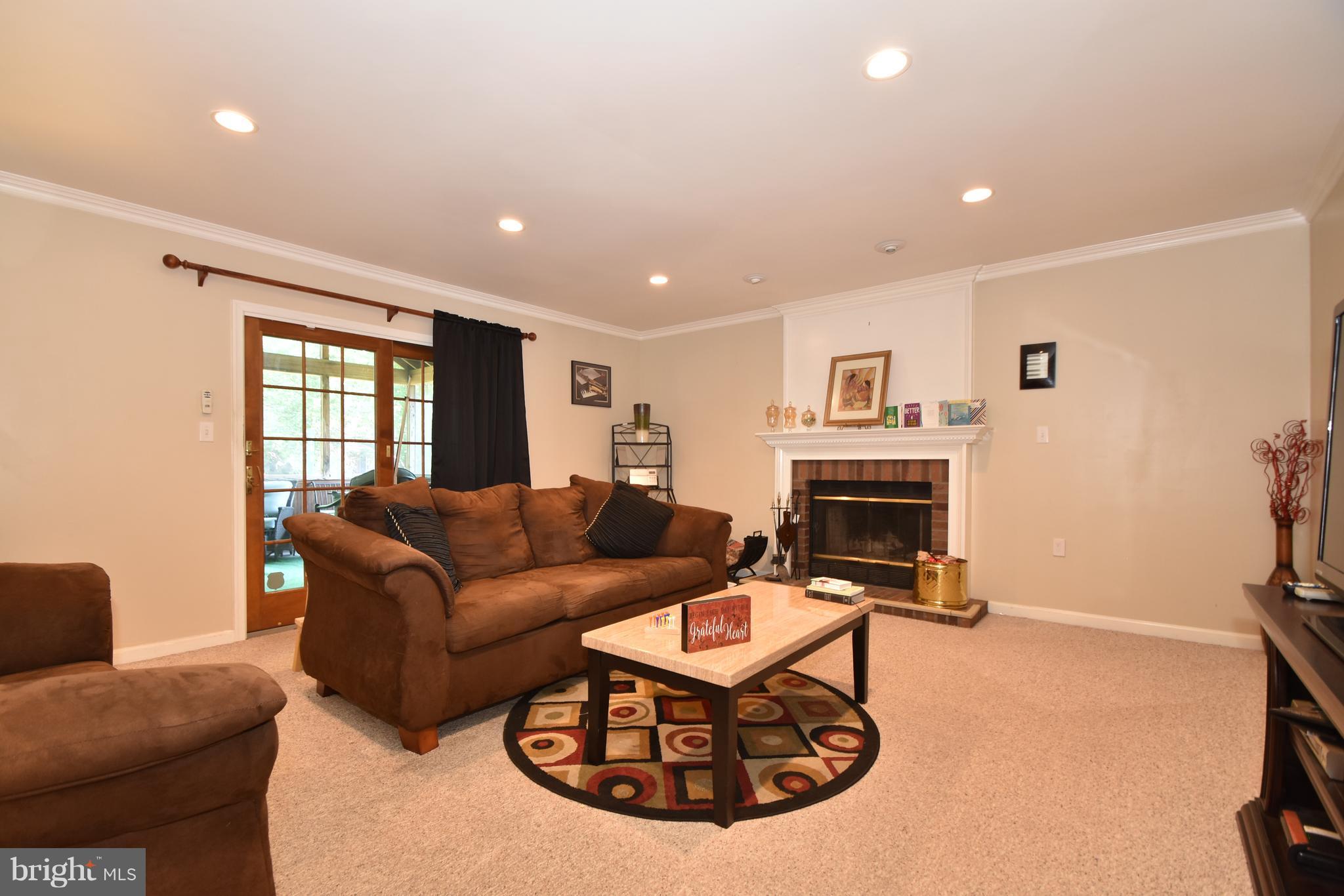 8909 Mayflower Road Baltimore, MD 21237 - Photo 15 of 29 Family Room