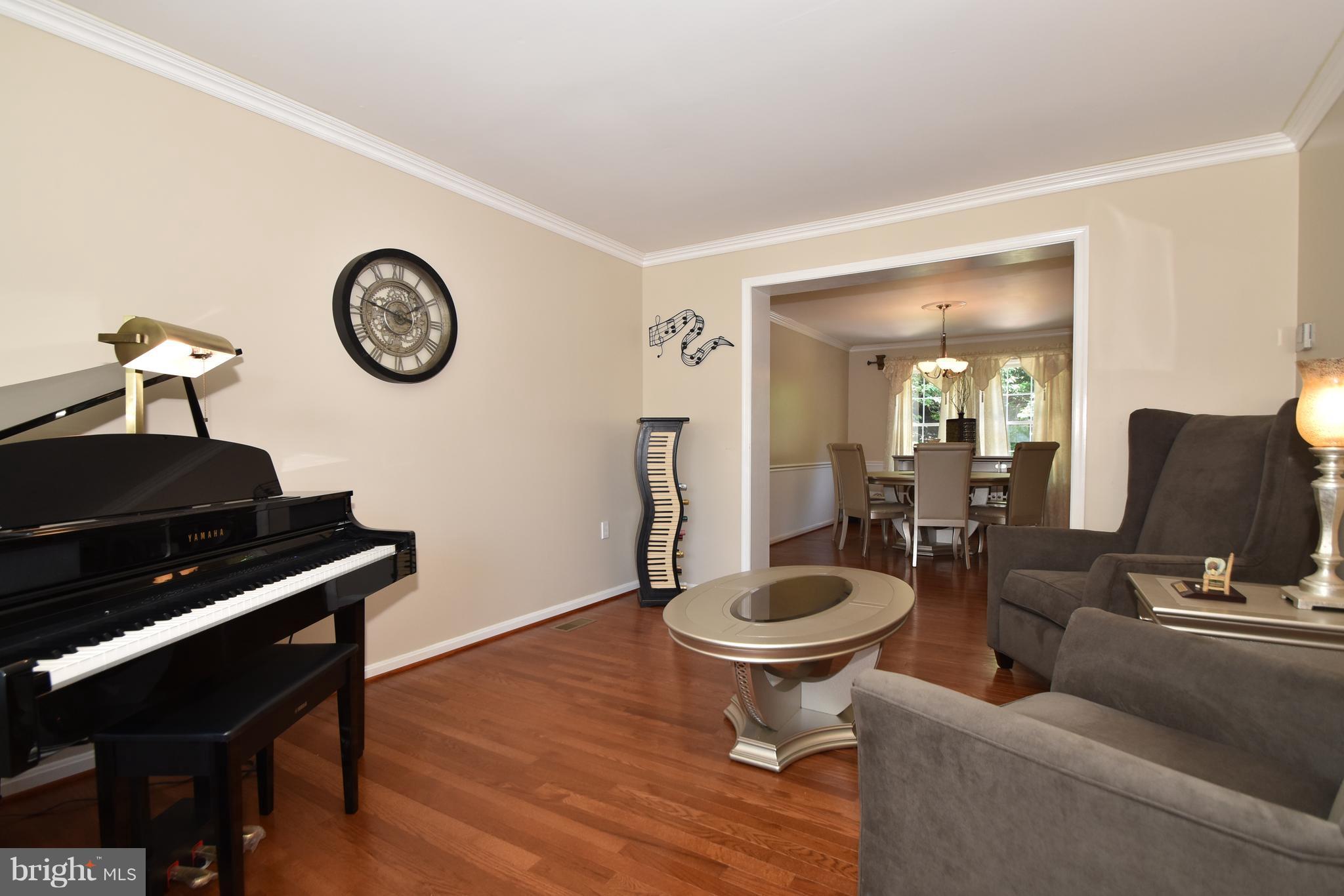 8909 Mayflower Road Baltimore, MD 21237 - Photo 4 of 29 Living Room