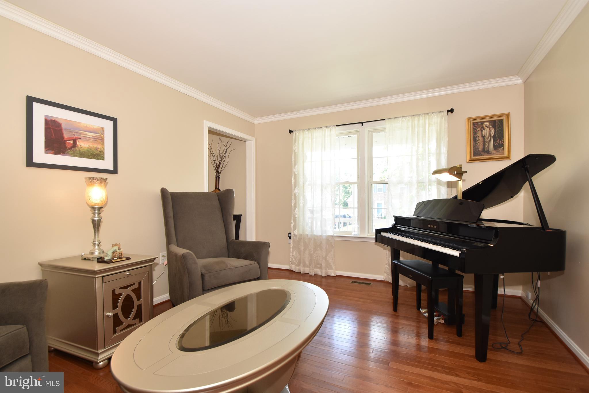 8909 Mayflower Road Baltimore, MD 21237 - Photo 5 of 29 Living Room