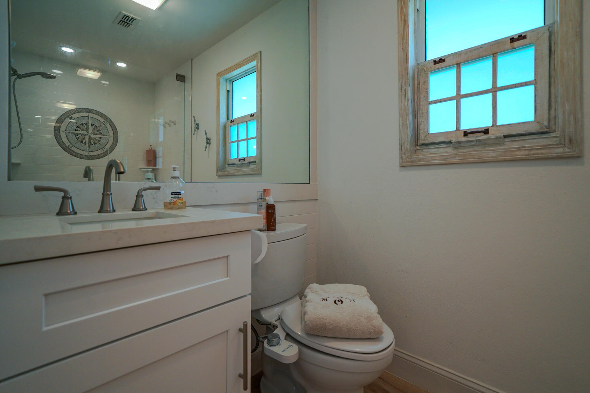21 Corrine Place Key Largo, FL 33037 - Photo 24 of 46 a bathroom with a toilet a sink and a mirror