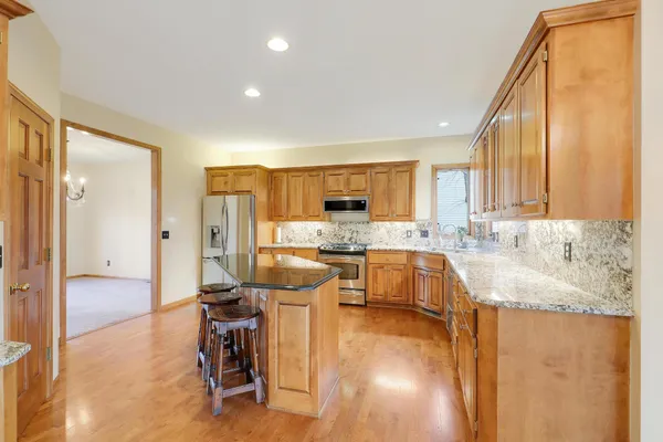 $839,900 | 17685 79th Place North, Maple Grove, MN 55311