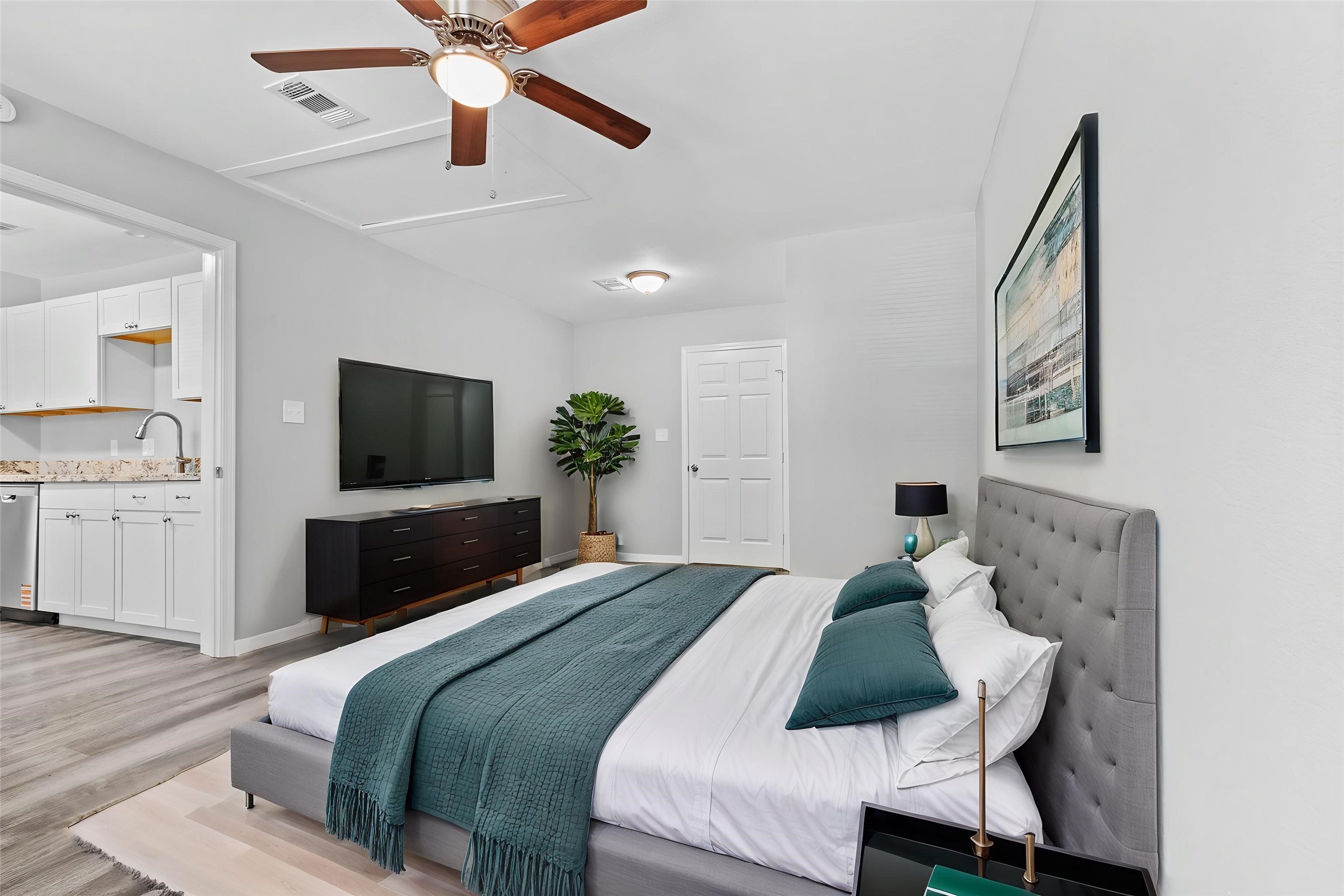 4838 Van Fleet Street Houston, TX 77033 - Photo 14 of 19 Virtually staged so you can see your options for this space.
