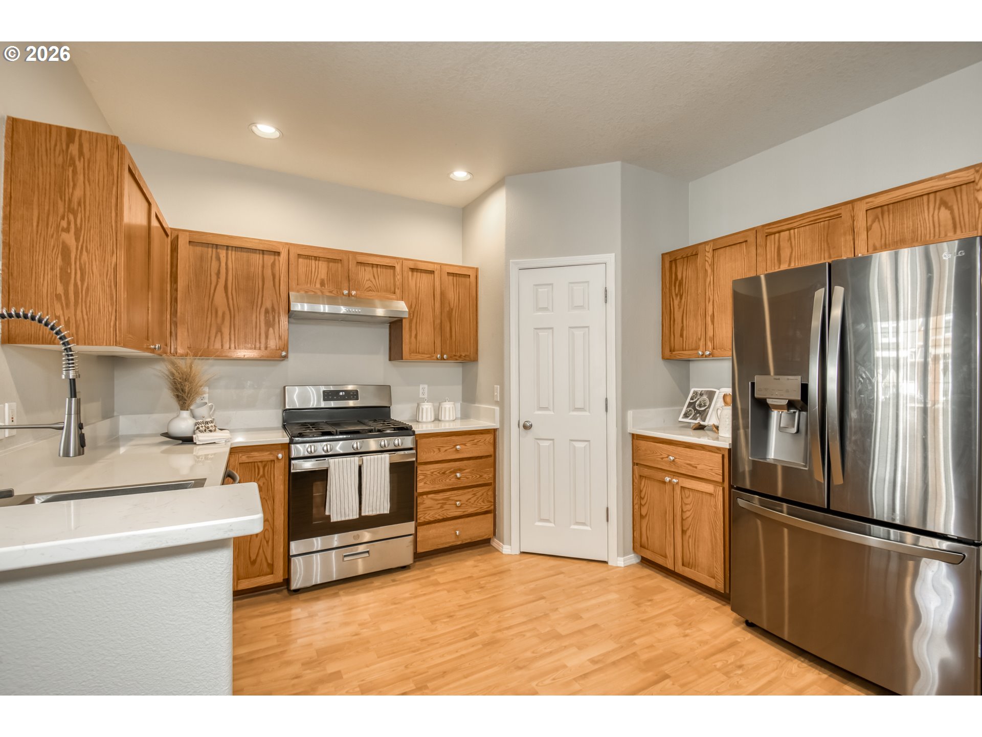 17068 Southwest Pleasanton Lane Beaverton, OR 97003 - Photo 7 of 33 Kitchen