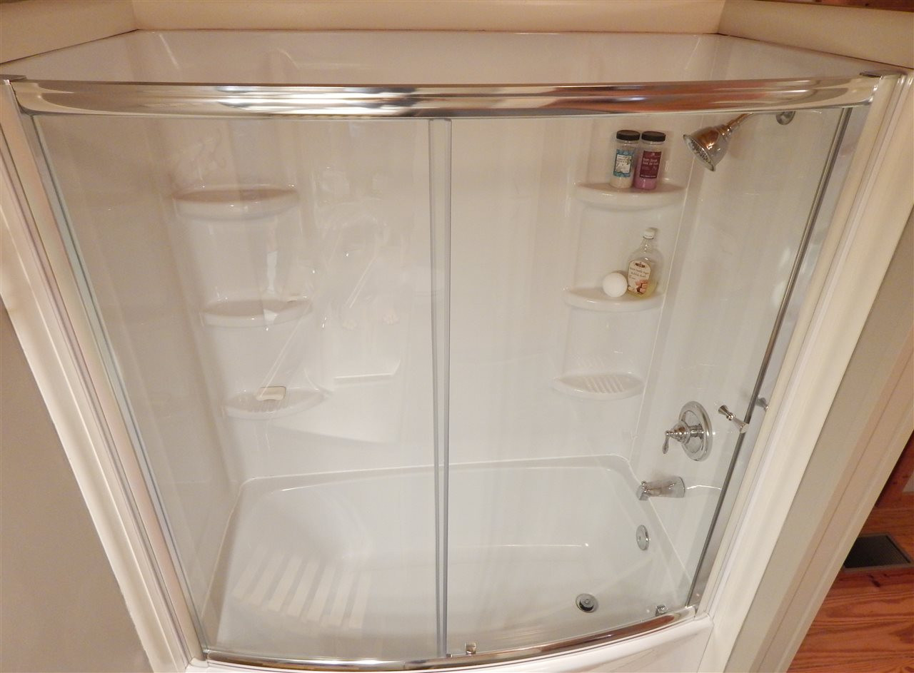 2990 Scarborough Road Carthage, MS 39051 - Photo 20 of 46 Shower / Tub Unit
