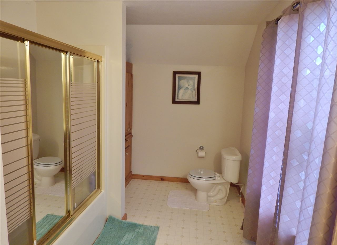 2990 Scarborough Road Carthage, MS 39051 - Photo 25 of 46 Upstairs Bathroom