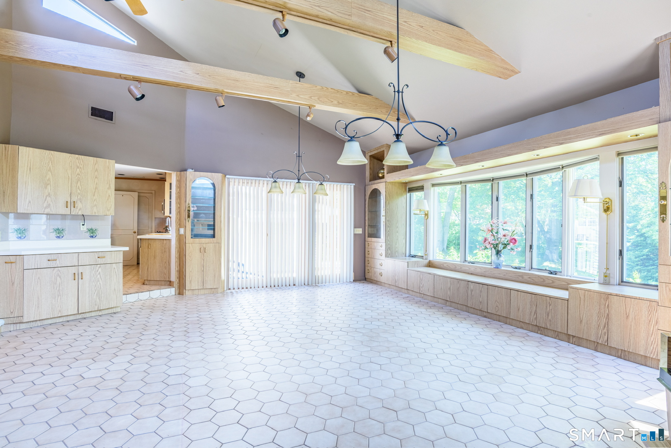 142 Williams Road Trumbull, CT 06611 - Photo 7 of 40
