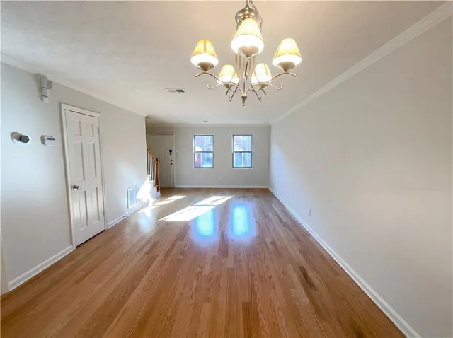 a picture of a room with a floor plan