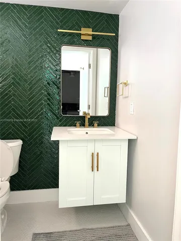 $2,300 | 6801 Harding Avenue, Unit 323, Miami Beach, FL 33141