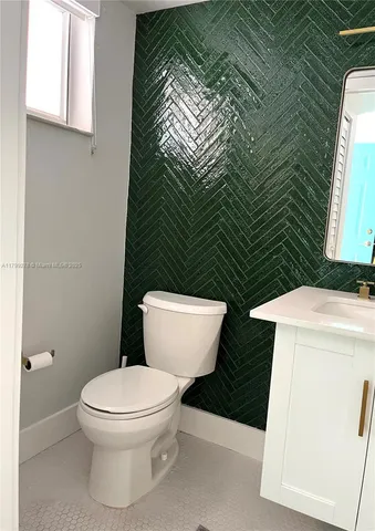 $2,300 | 6801 Harding Avenue, Unit 323, Miami Beach, FL 33141