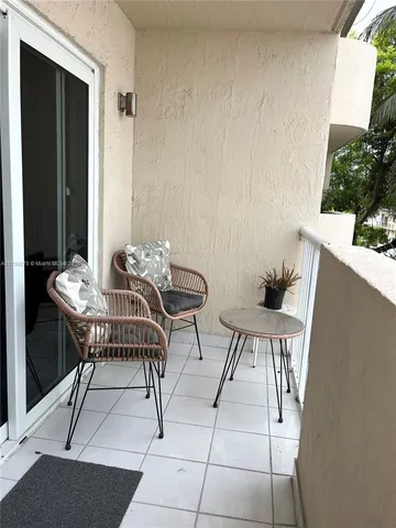 $2,300 | 6801 Harding Avenue, Unit 323, Miami Beach, FL 33141