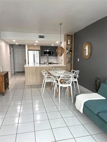 $2,300 | 6801 Harding Avenue, Unit 323, Miami Beach, FL 33141