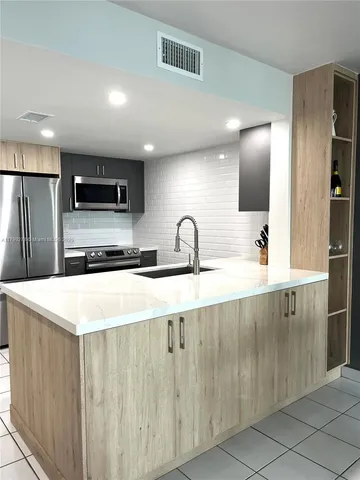 $2,300 | 6801 Harding Avenue, Unit 323, Miami Beach, FL 33141