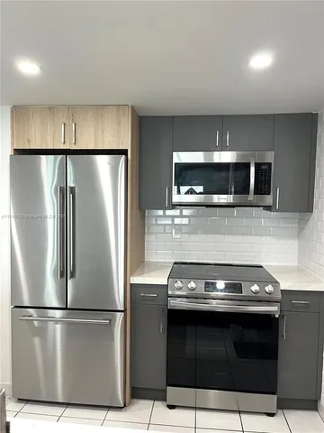 $2,300 | 6801 Harding Avenue, Unit 323, Miami Beach, FL 33141