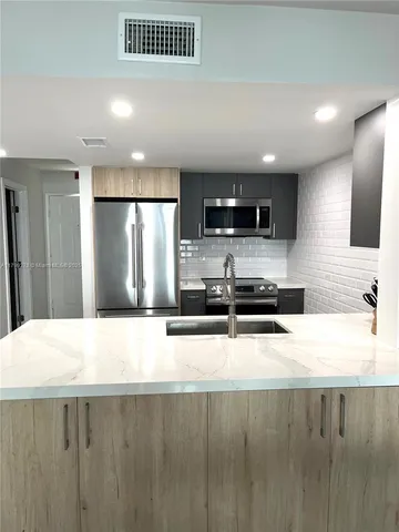 $2,300 | 6801 Harding Avenue, Unit 323, Miami Beach, FL 33141