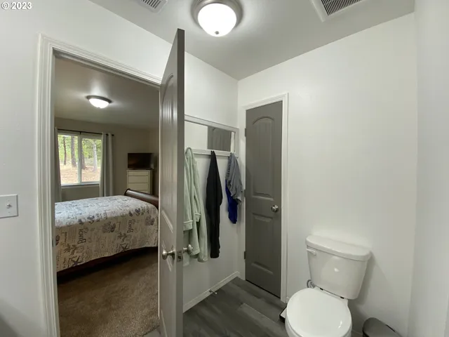 a view of parking area