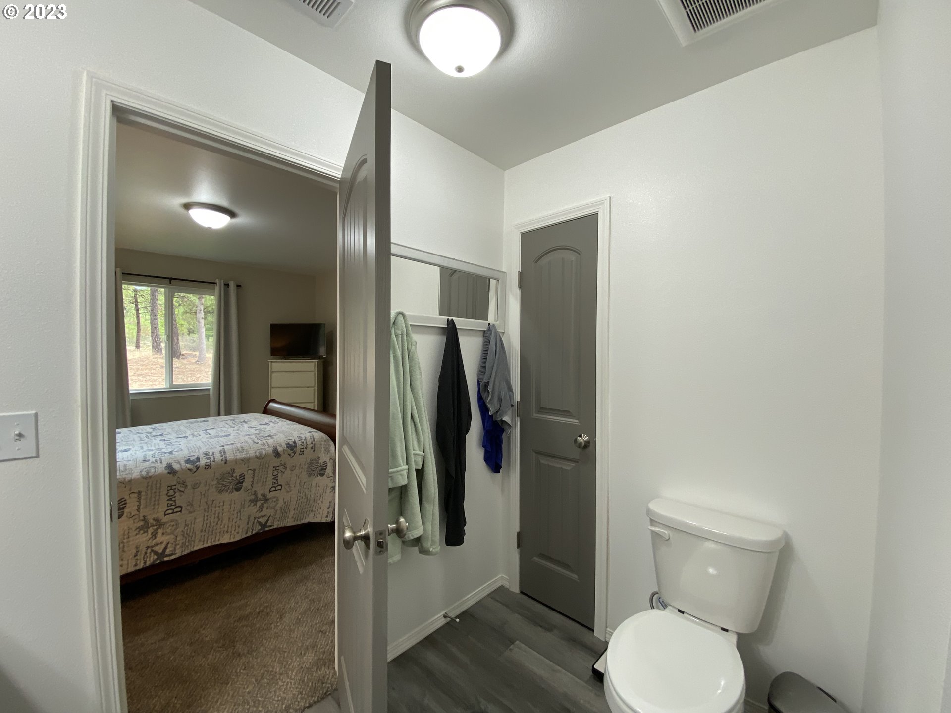 227 Locust Lane Goldendale, WA 98620 - Photo 28 of 48 a bathroom with a toilet sink and shower