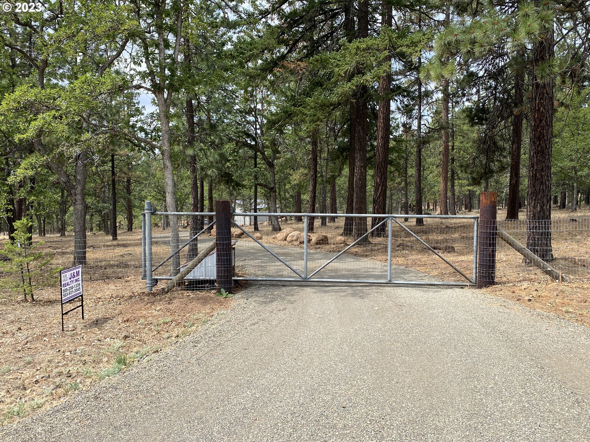 227 Locust Lane Goldendale, WA 98620 - Photo 35 of 48 a view of a park with swings