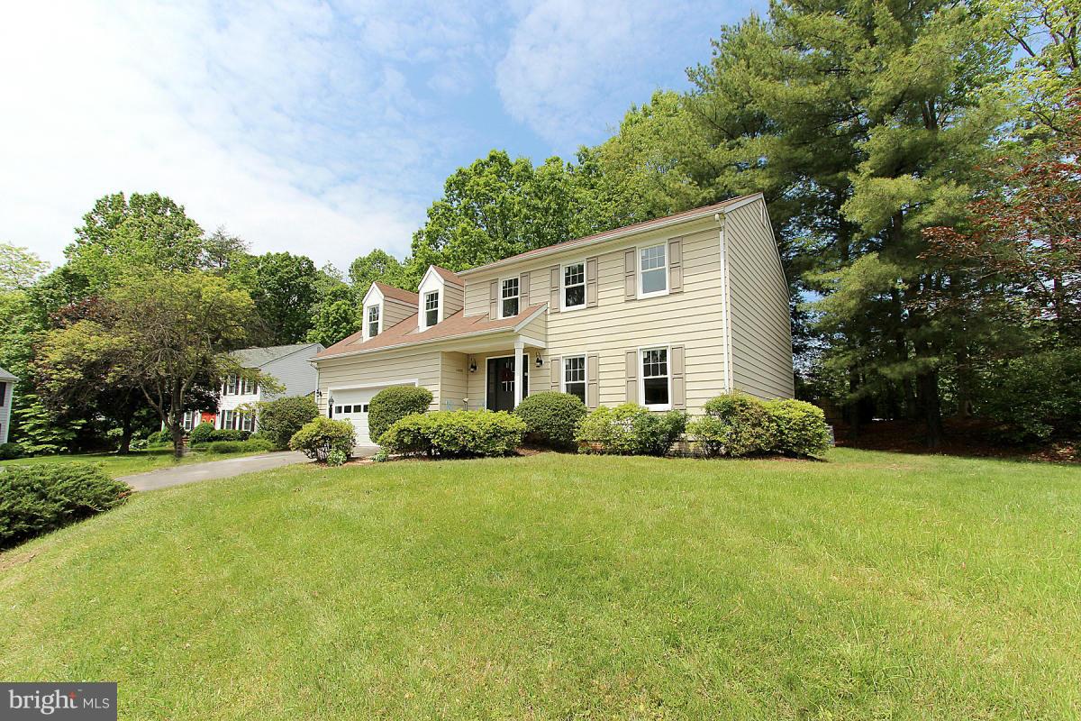 11400 Tanbark Drive Reston, VA 20191 - Photo 2 of 30 Exterior (Front)