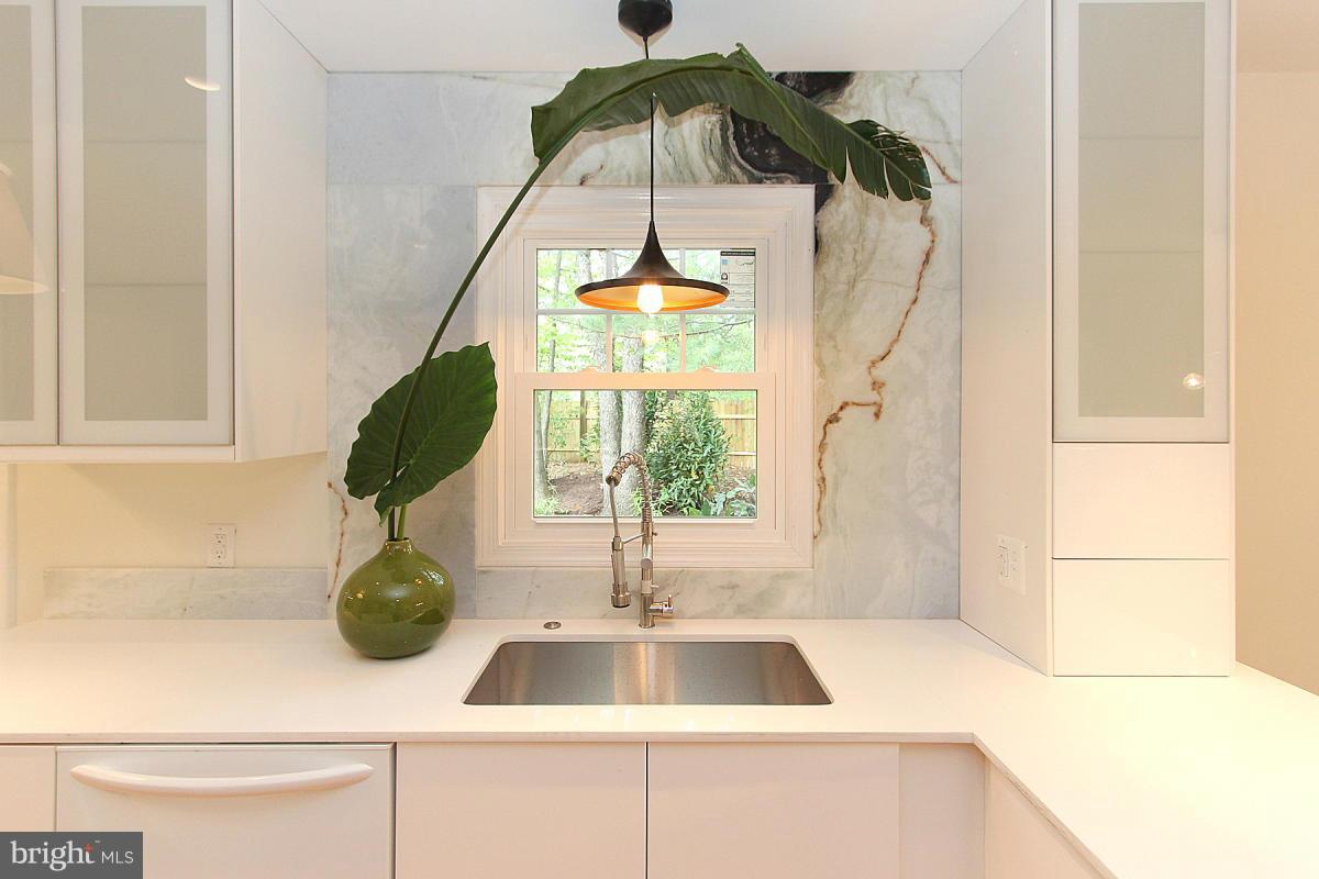 11400 Tanbark Drive Reston, VA 20191 - Photo 12 of 30 Kitchen