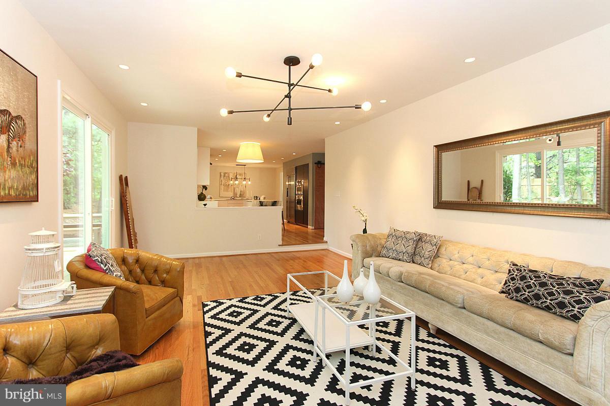 11400 Tanbark Drive Reston, VA 20191 - Photo 16 of 30 Living Room