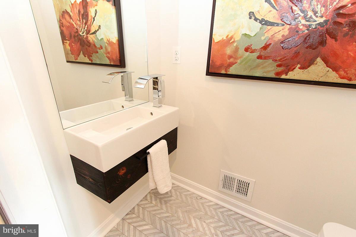 11400 Tanbark Drive Reston, VA 20191 - Photo 17 of 30 Bath