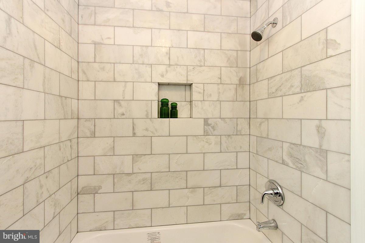 11400 Tanbark Drive Reston, VA 20191 - Photo 20 of 30 Bath