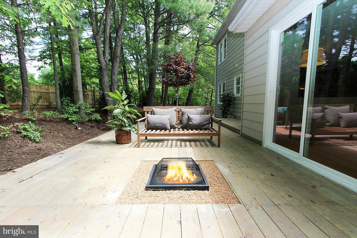 11400 Tanbark Drive Reston, VA 20191 - Photo 4 of 30 Exterior (Rear)