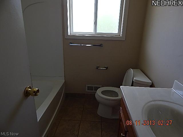 8215-8217 Reed Avenue Garfield Heights, OH 44125 - Photo 5 of 11 FULL BATHROOM