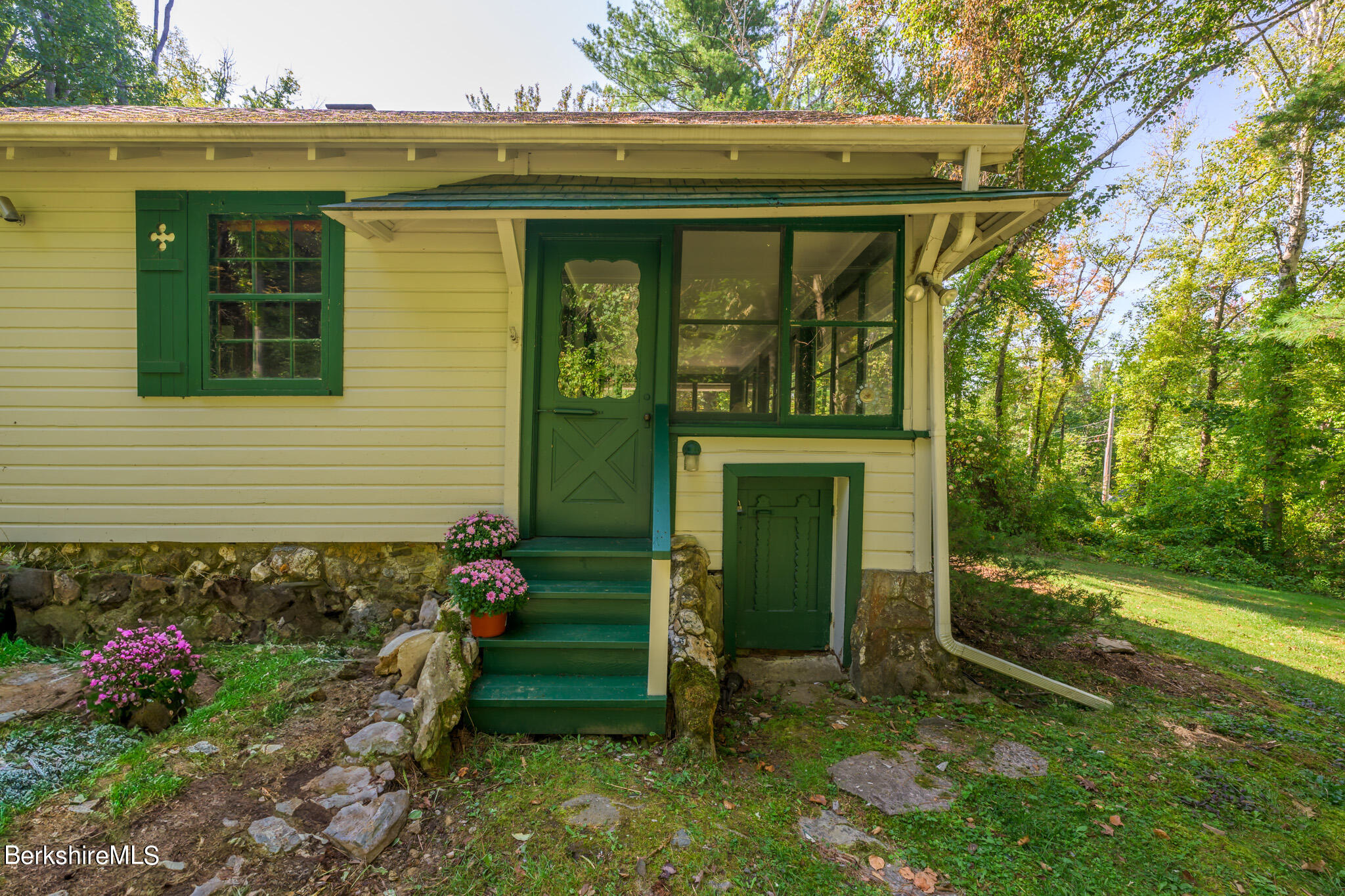 22 Mahkeenac Heights Road Stockbridge, MA 01262 - Photo 8 of 55 Entry to the House