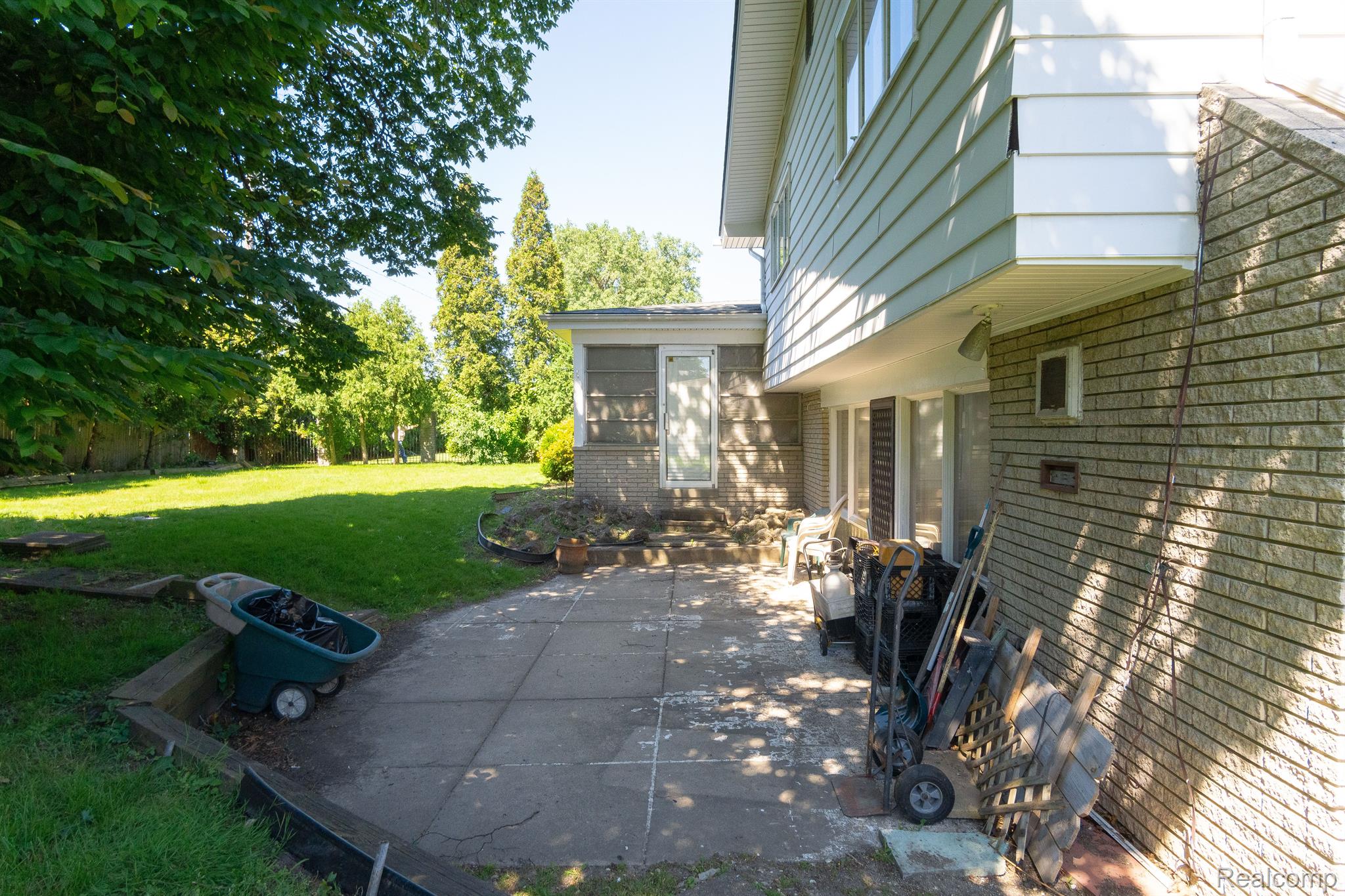 17425 Westhampton Road Southfield, MI 48075 - Photo 12 of 58 Gallery Image 12