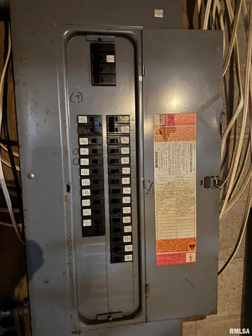 $185,000 | 393 West Hickory Hills Drive, Havana, IL 62644