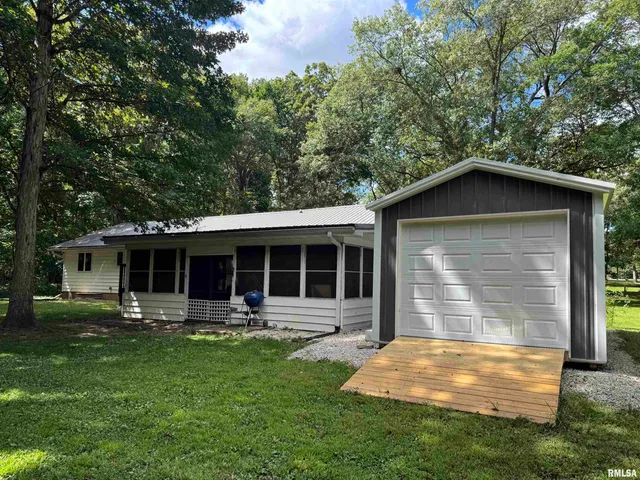 $185,000 | 393 West Hickory Hills Drive, Havana, IL 62644