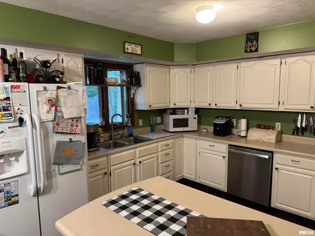 $185,000 | 393 West Hickory Hills Drive, Havana, IL 62644