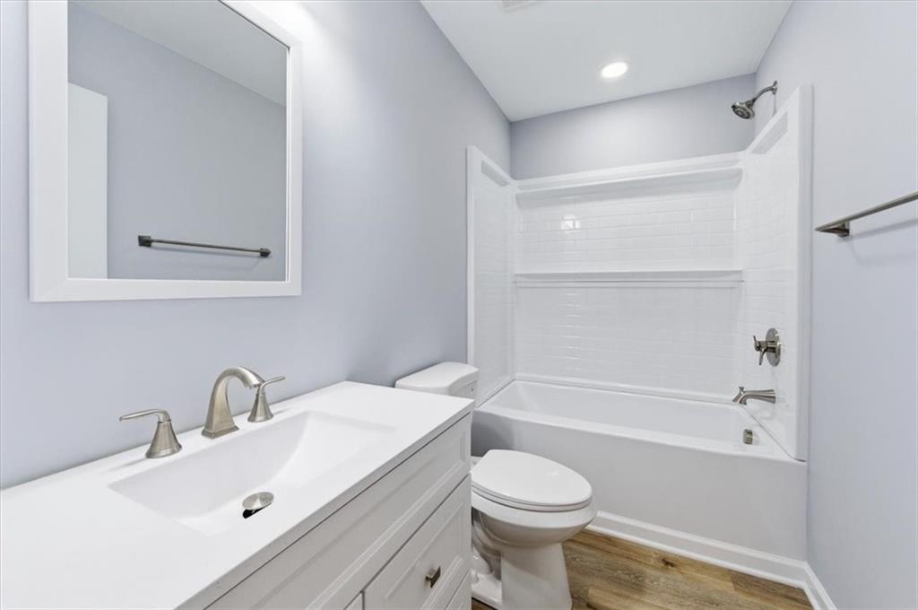 162 Foxwood Road Coraopolis, PA 15108 - Photo 27 of 42 2nd Floor Bathroom