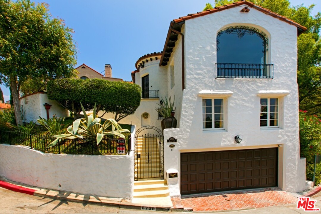 6726 Milner Road Los Angeles, CA 90068 - Photo 2 of 40 Gallery Image 2