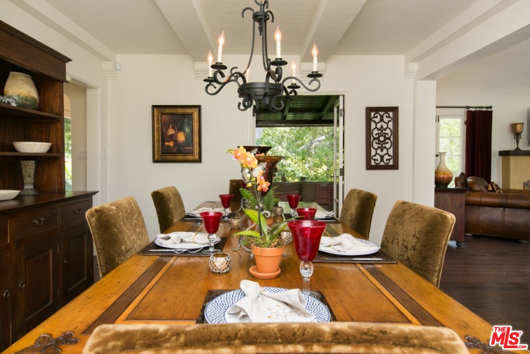 6726 Milner Road Los Angeles, CA 90068 - Photo 12 of 40 Gallery Image 12